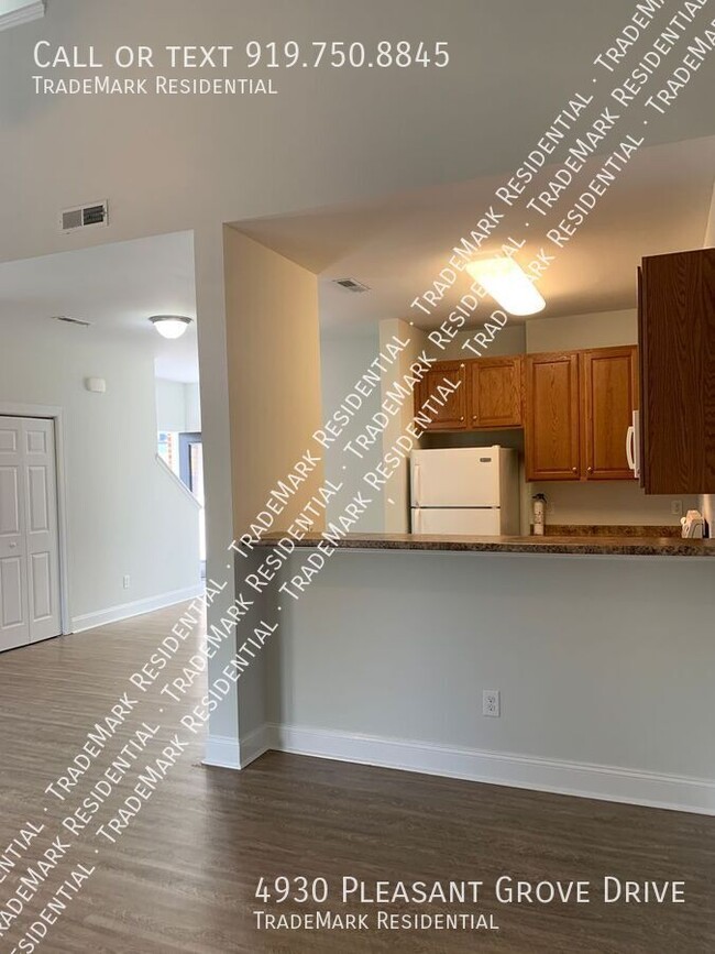 Building Photo - 3 Bedroom 2 Bath Townhome in Pleasant Grov...