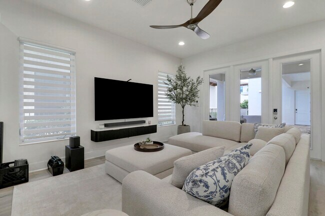 Building Photo - 5029 Grandiflora Rd