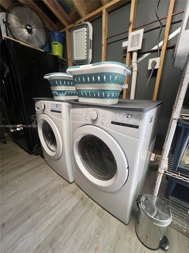 Building Photo - 814 Michigan Ave