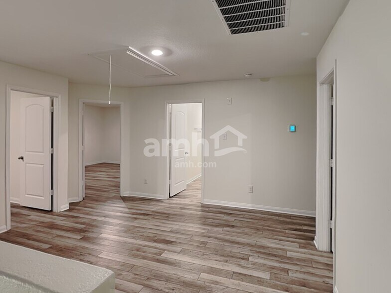 Building Photo - 1102 Treeta Trail
