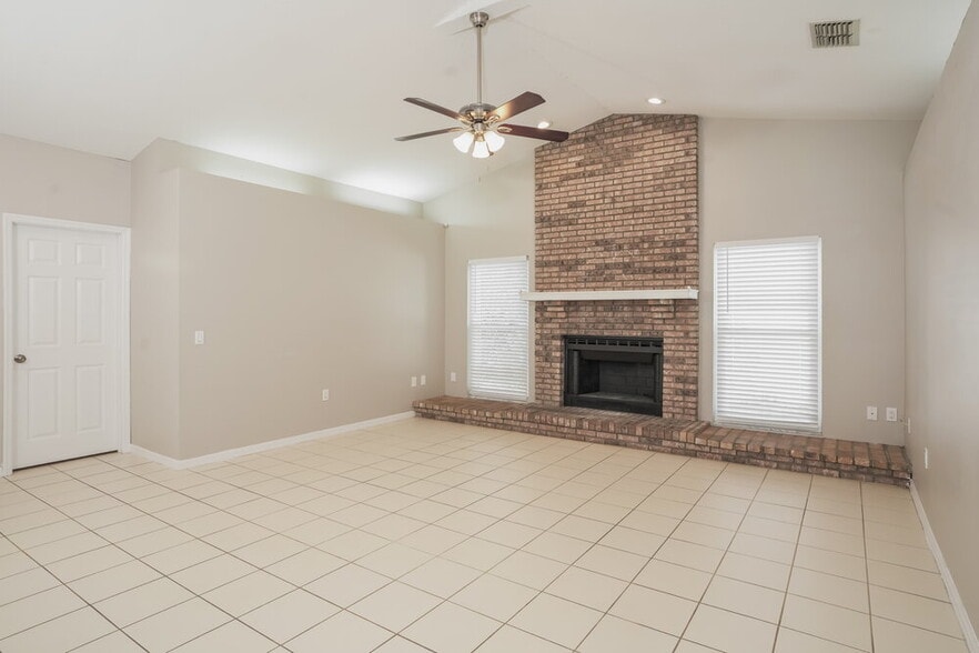 Building Photo - 7530 Gunstock Dr