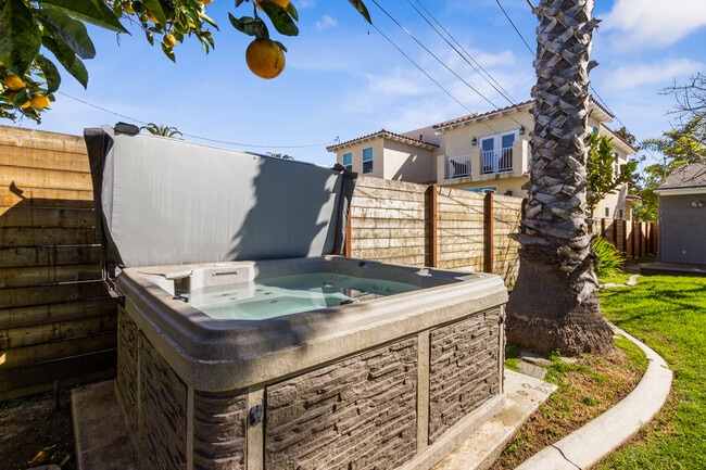 Building Photo - 1214 Emerald St