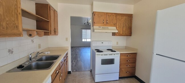 Building Photo - 2 Bedroom 1 Bath duplex