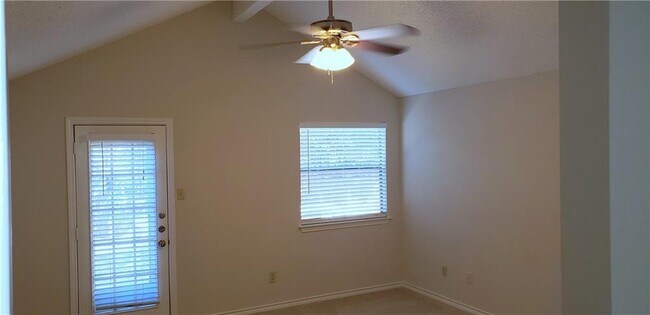 Building Photo - 808 David Curry Dr