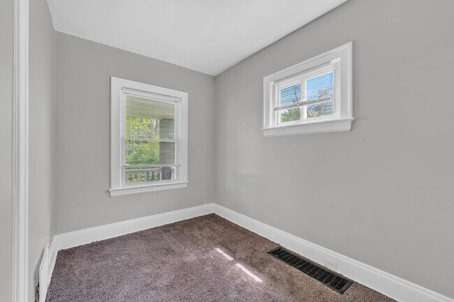 Building Photo - 3218 E 117th St
