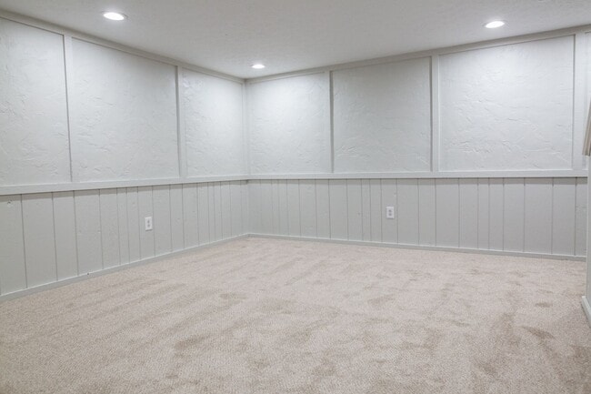 Building Photo - 7778 Deercrest Ct