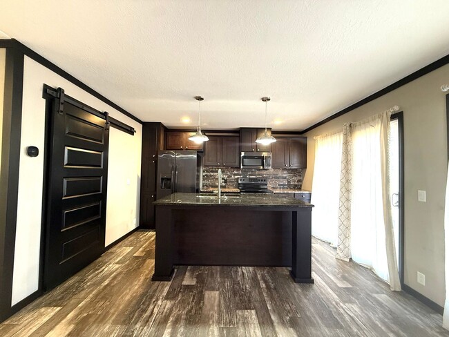 Building Photo - 3 bed 2 bath Mountain Living home!