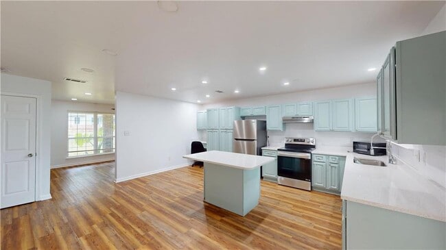 Building Photo - 463 Magnolia Rd