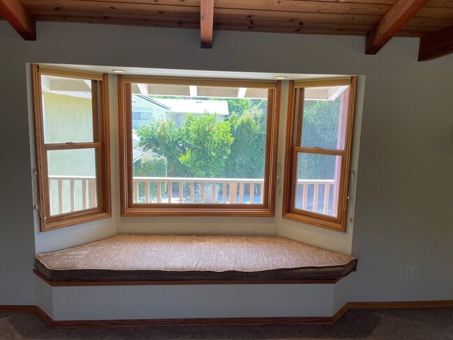 Building Photo - Spacious 4 Bedroom 4 Bath Ojai Home