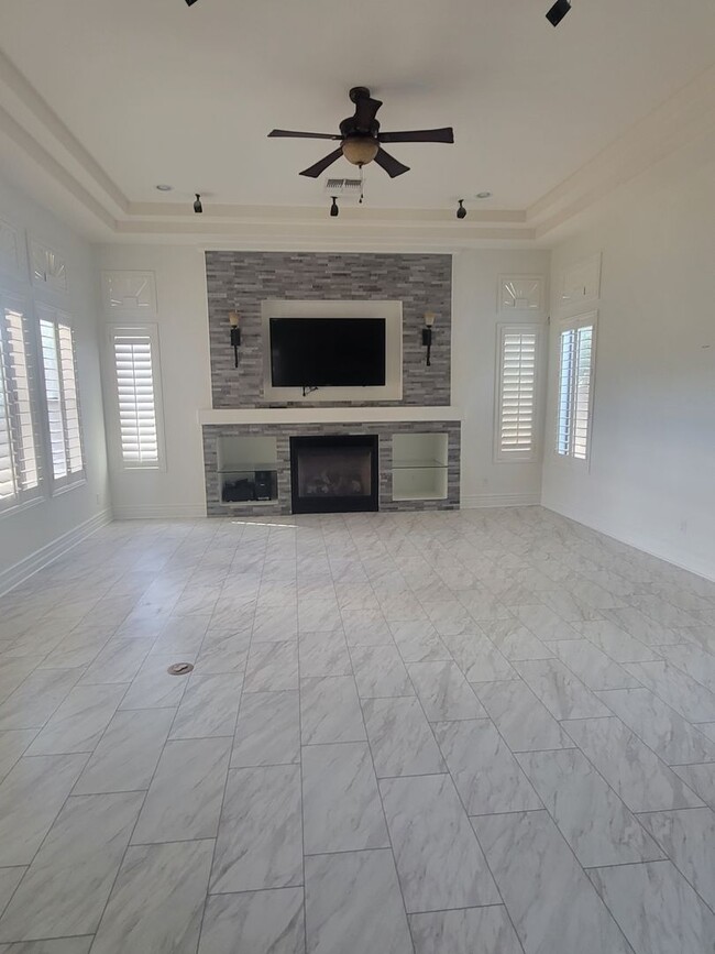 Building Photo - Captivating 5bd 4.5 bth in chandler