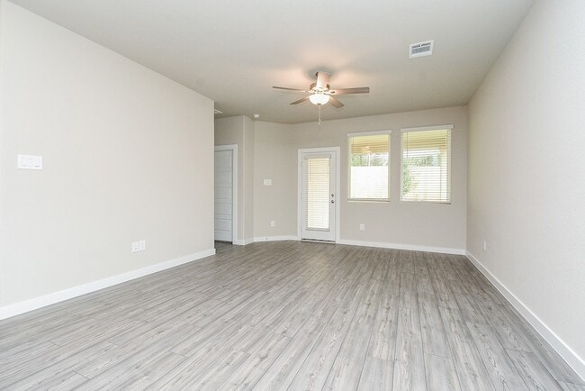 Building Photo - 2022 W Darlington Oak Ct