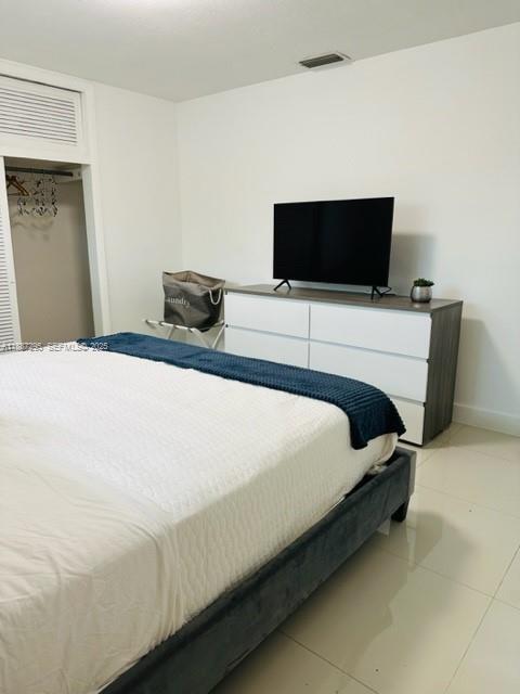 Building Photo - 1030 NE 80th St