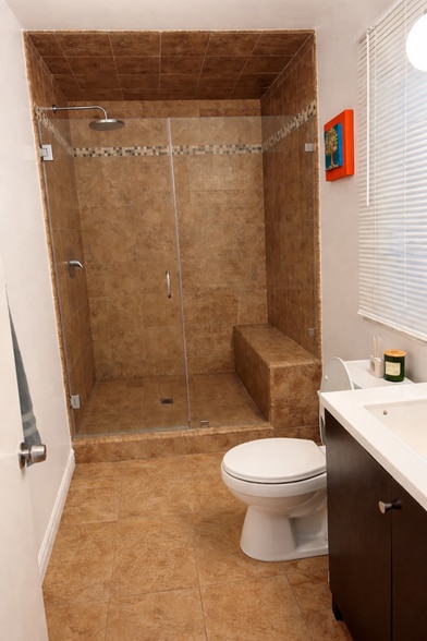 Building Photo - 7055 Comanche Ave