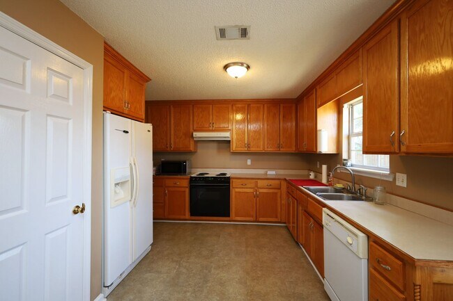Building Photo - 134 Pecan St