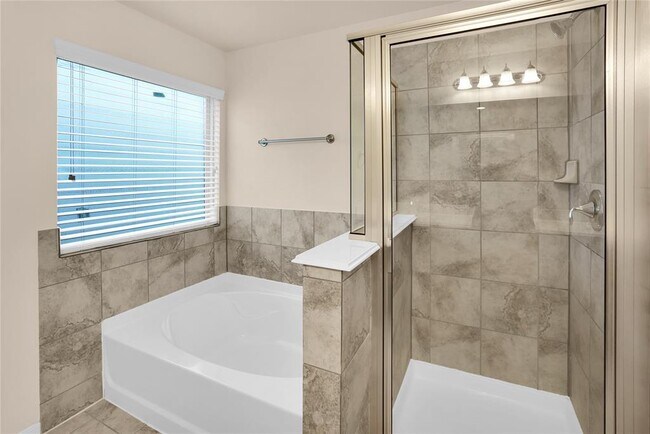 Building Photo - 8023 Villa Lago Ln