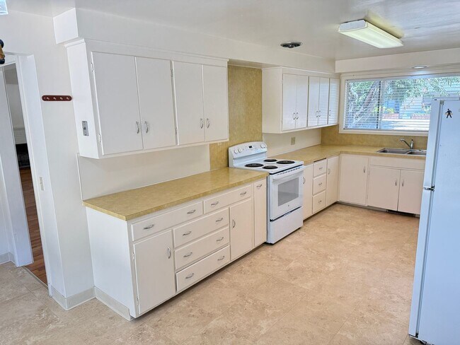 Building Photo - 3 bedroom, 1.5 bath house in Eugene!