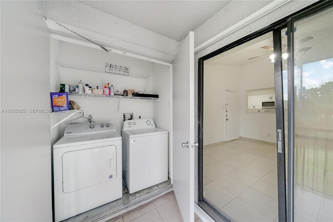 Building Photo - 10361 SW 150th Ct