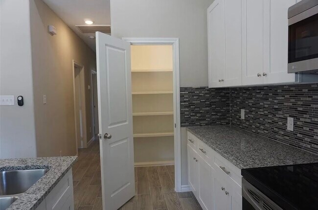 Building Photo - 16706 E Hammon