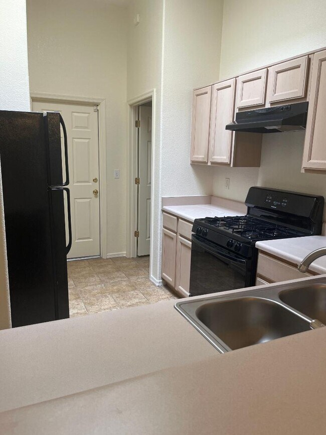 Building Photo - 2423 S Cybil Ave