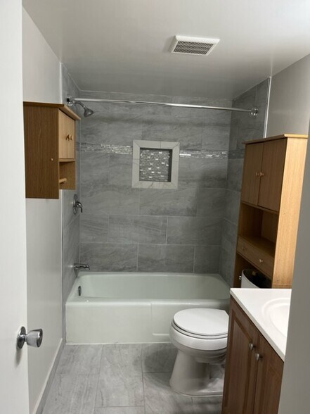 Building Photo - 1400 Northgate Sq