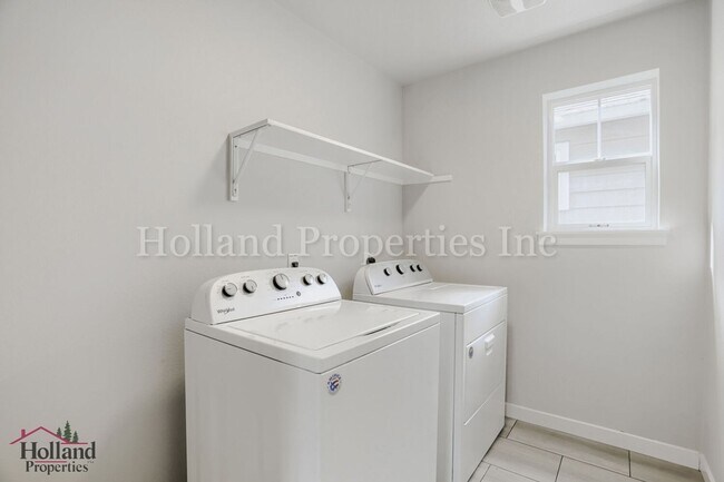 Building Photo - Spacious 3-Bedroom Home with Bonus Room in Desirable South Hillsboro! - Landscaping Included