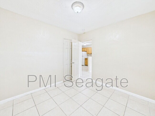 Building Photo - 2711 NW 1st St