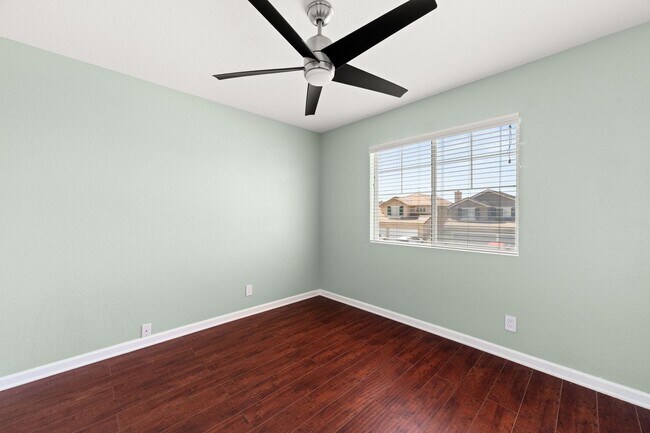 Building Photo - Beautiful 2 Story Home