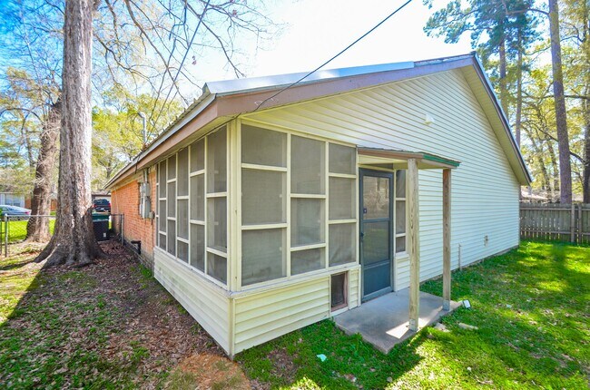 Building Photo - 123 Cypress Ln