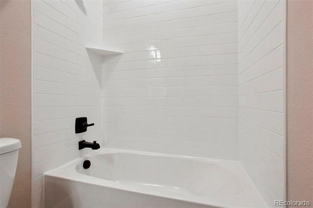 Building Photo - 4140 Lake St