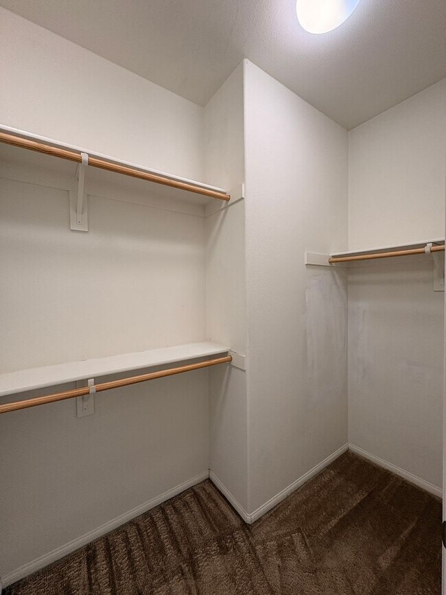Building Photo - 3 Bed, 4 Bath in Eastvale!
