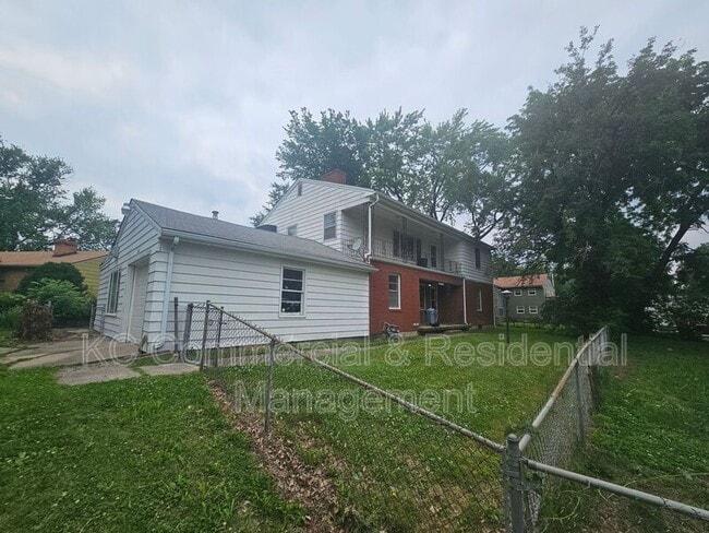 Building Photo - 800 E 75th Terrace
