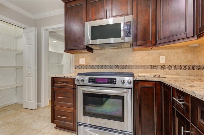 Building Photo - 1837 Chancery Ln