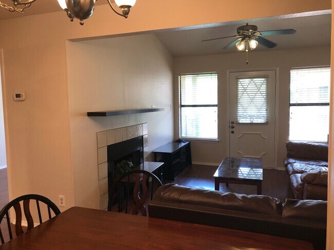 Building Photo - UT PRE-LEASE: 2 BR / 2 BA - Top Floor Unit...