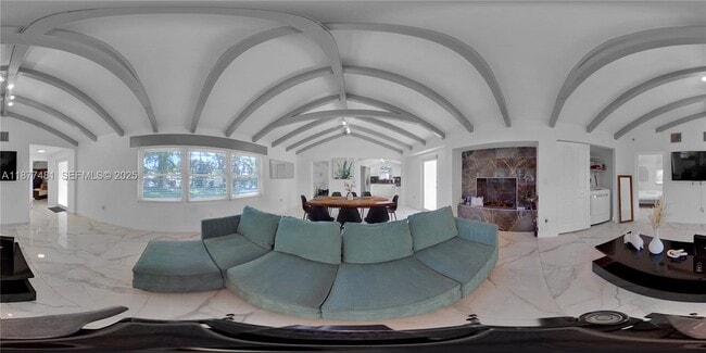 Building Photo - 15 NE 95th St