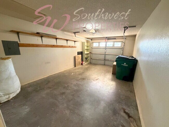 Building Photo - 2 bedroom 2 bath well maintained home close to city park!