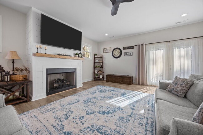 Building Photo - 346 Gun Club Dr