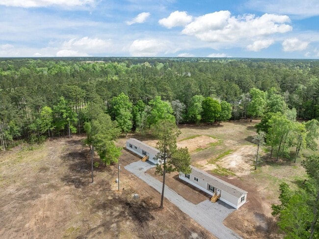 Building Photo - Peaceful 3 Bedroom Rental Home on 1 Acre – Lawn Care Included