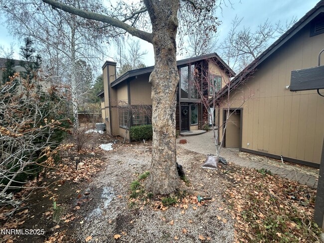 Building Photo - 655 E Riverview Cir