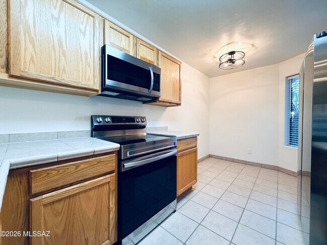 Building Photo - 5675 N Camino Esplendora