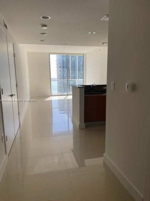 Building Photo - 1060 Brickell Ave