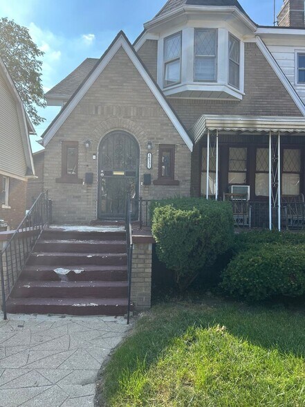 Building Photo - 16531 Kentucky St