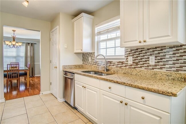 Building Photo - 1236 Cumberland Creek Pl SW