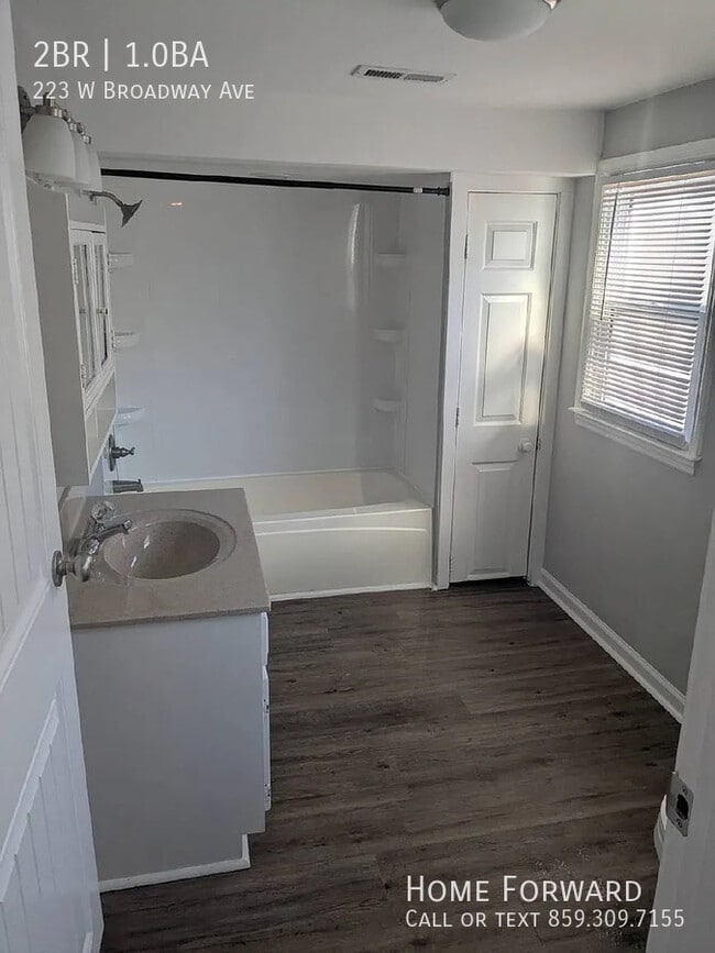 Building Photo - 223 W Broadway Ave