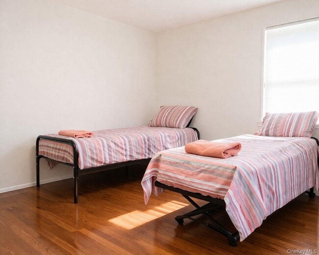 Building Photo - 19 Lawrence Ave