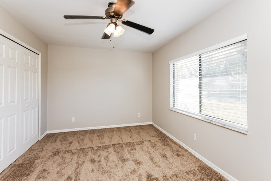 Building Photo - 139 SE 19th Ln