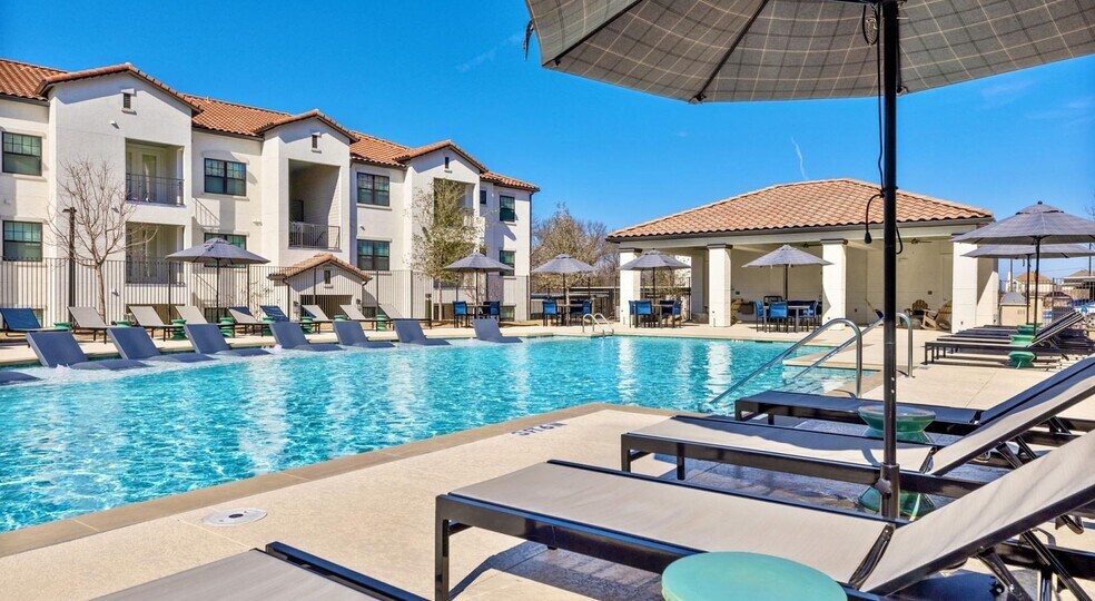 Building Photo - 3232 N Garland Ave