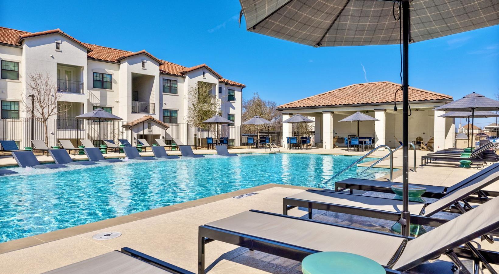 Building Photo - 3232 N Garland Ave