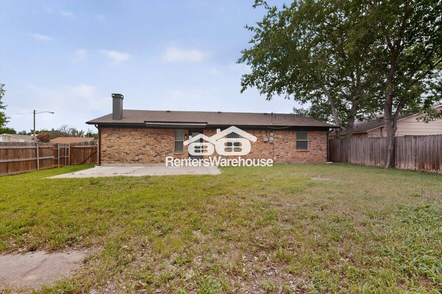 Building Photo - 7400 Echo Hill Dr
