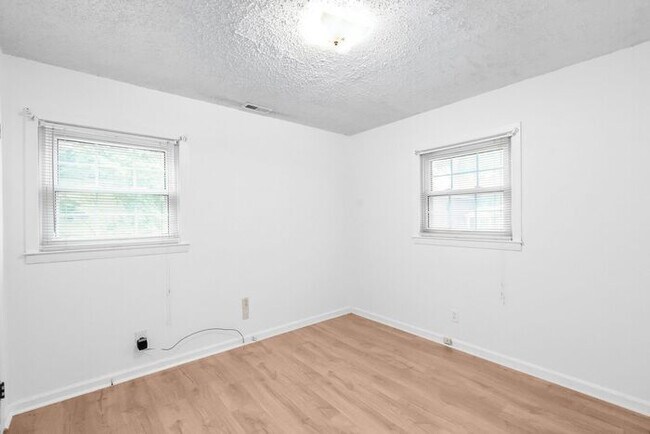 Building Photo - Space to Live, Room to Dream, 4BR/2BA with flex space, office, 2 car dettached garage and ample p...