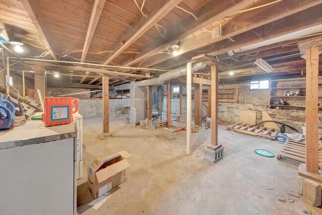 Building Photo - Urbana 3 bedroom/2 bathroom recently updated home!